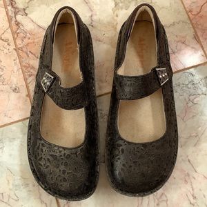 Alegria PG Lite Size 8.5 (39) Paloma Mary Janes Brown Black Embossed Leather